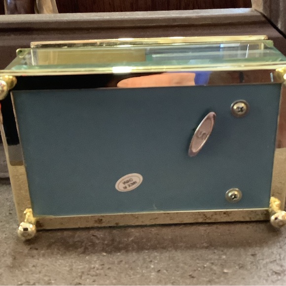 Nativity Scene Music Box Glass with Gold Accents & Mirrored inside - Picture 6 of 6